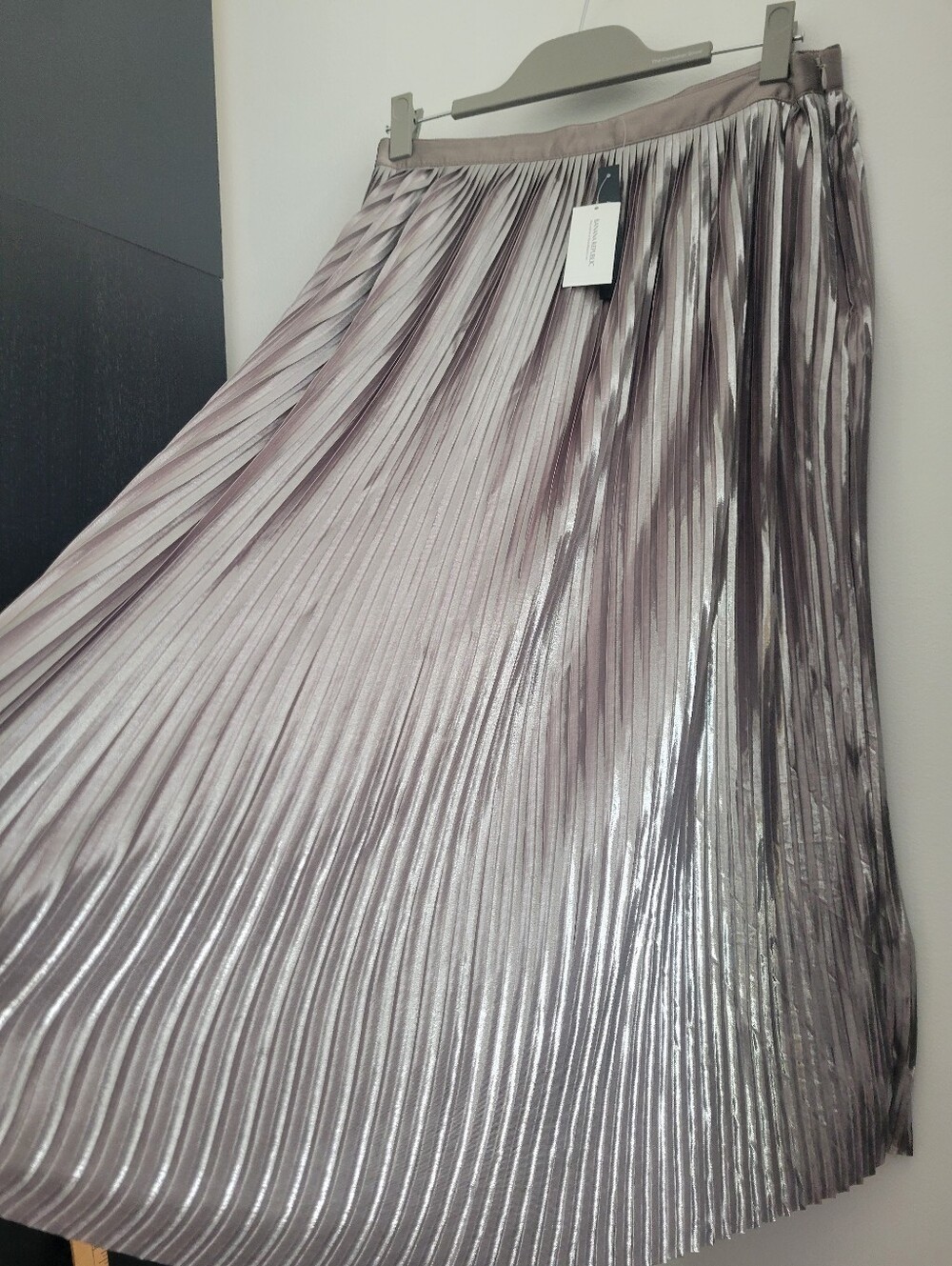NWT Banana Republic Gunmetal Metallic Silver Pleated Maxi Dressy Skirt – Size 8